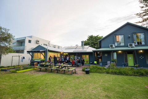 Dunsborough Beachouse YHA Backpackers - Accommodation Southport 1