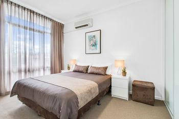 Adelaide DressCircle Apartments - Ward St - Accommodation Southport 1