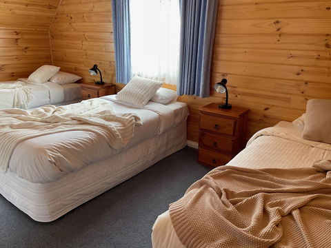 Dunes - Elegant Beach Villa With Huge Swim Spa - Southport Accommodation 5