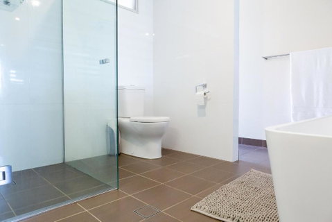 Beach & Bay Holiday House - Southport Accommodation 2