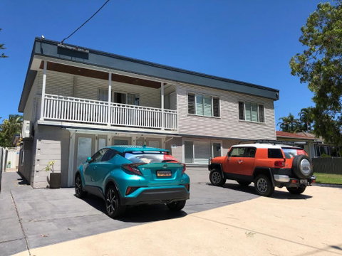 Beach & Bay Holiday House - Southport Accommodation 4