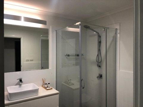 Beach & Bay Holiday House - Southport Accommodation 1