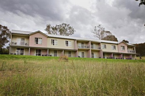 BATHURST GOLDFIELDS MOTEL On MOUNT PANORAMA - Accommodation Southport 1