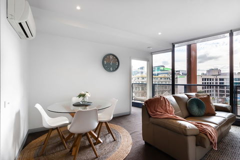 Ella, 1BDR Melbourne Apartment - Southport Accommodation 1