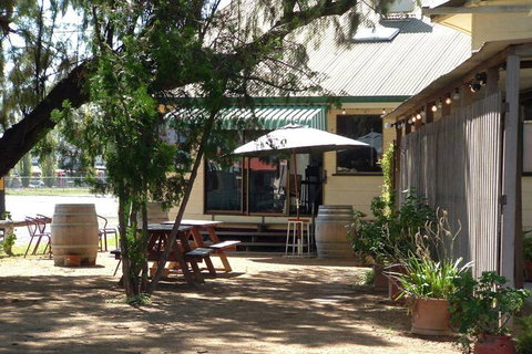 Gowrie Hotel Motor Inn - Accommodation Southport 3