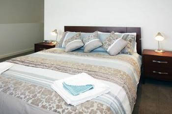 Harbour Views - Accommodation Southport 0