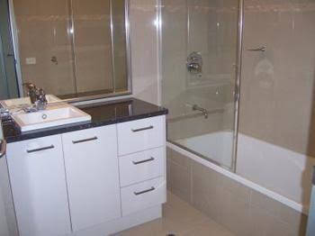 Harbour Views - Accommodation Southport 4