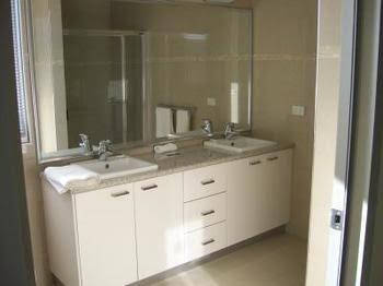 Harbour Views - Accommodation Southport 1