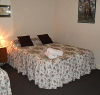 Aaron Cottage - Southport Accommodation