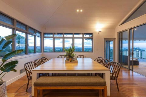 Vantage Over Byron - Southport Accommodation 6