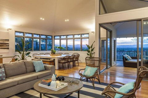 Vantage Over Byron - Southport Accommodation 2