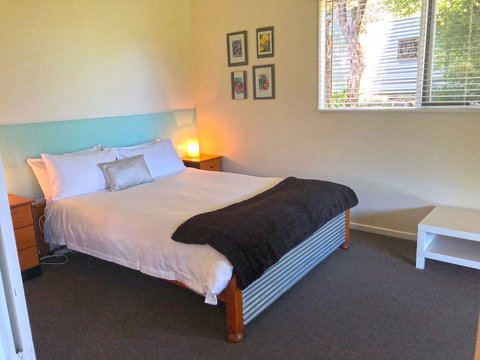 Valley Farm Vineyard Cottages - Accommodation Southport 5