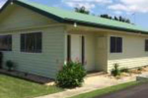 Pinestumps Holiday Home - Southport Accommodation 0