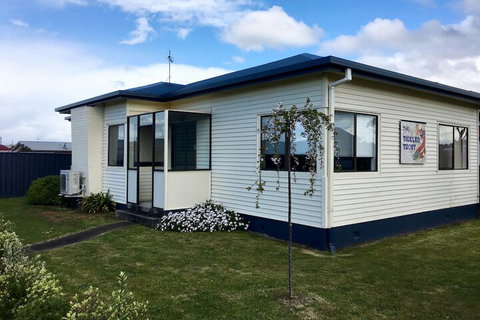 The Tickled Trout - Southport Accommodation 5