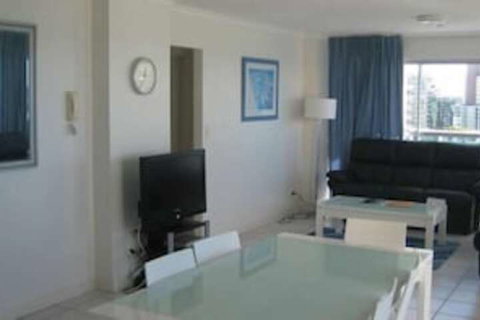 Grosvenor Beachfront Apartments - Accommodation Southport 4