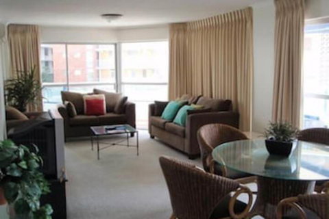 Grosvenor Beachfront Apartments - Accommodation Southport 5