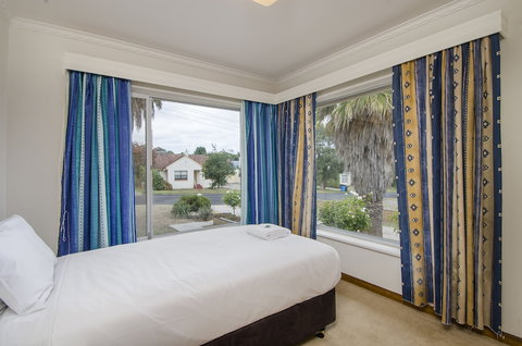 The Commodore - Accommodation Southport 5