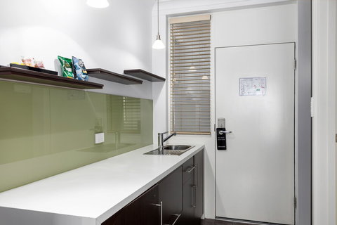 The Commodore - Accommodation Southport 4