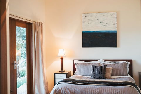 Outlook Hill Vineyard Cottages - Southport Accommodation 6