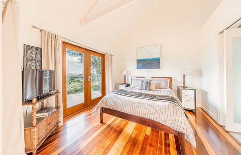 Outlook Hill Vineyard Cottages - Southport Accommodation 2