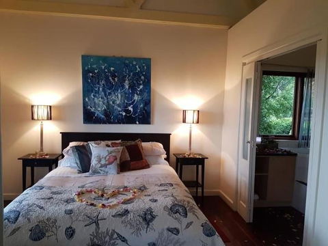 Outlook Hill Vineyard Cottages - Southport Accommodation 5
