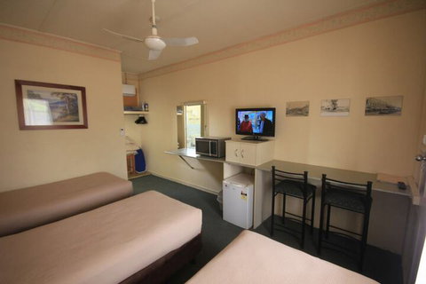 Aromet Motor Inn - Accommodation Southport 4
