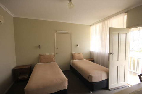 Aromet Motor Inn - Accommodation Southport 6