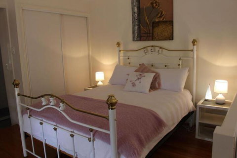 Granite Gardens Cottages & Lake Retreat - Accommodation Southport 7