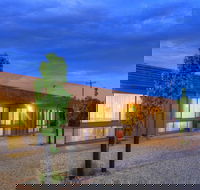 Motel Meneres - Accommodation Southport