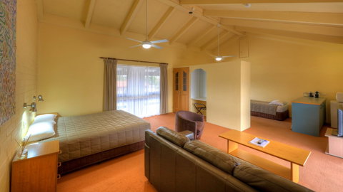 Motel Meneres - Accommodation Southport 6