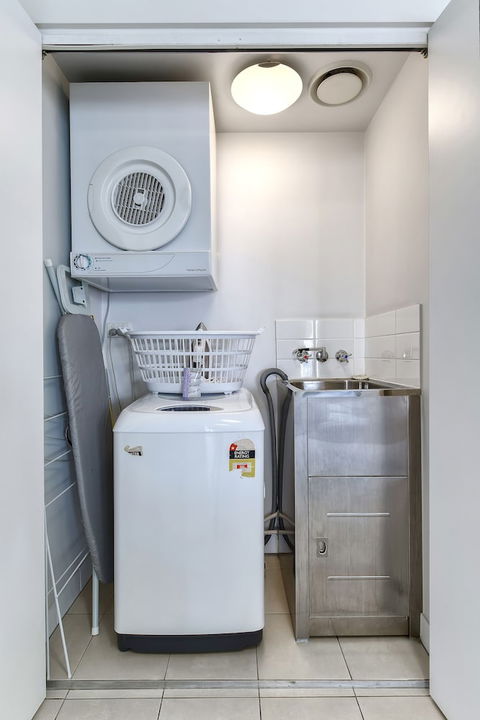 Flynn Brisbane - Southport Accommodation 0