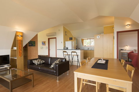 Tennessee Hill Chalets - Accommodation Southport 6