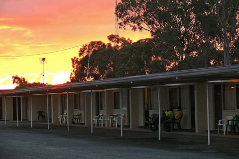 Charles Sturt Motor Inn West Wyalong - Southport Accommodation 4