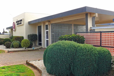 Charles Sturt Motor Inn West Wyalong - Southport Accommodation 5