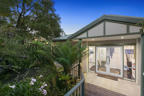 Arthurs Views - Southport Accommodation 2