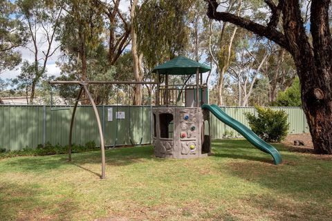 Golden Country Motel & Caravan Park - Southport Accommodation 3