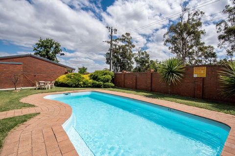 Golden Country Motel & Caravan Park - Southport Accommodation 6