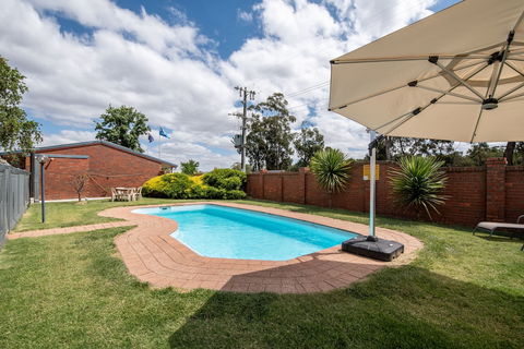 Golden Country Motel & Caravan Park - Southport Accommodation 4