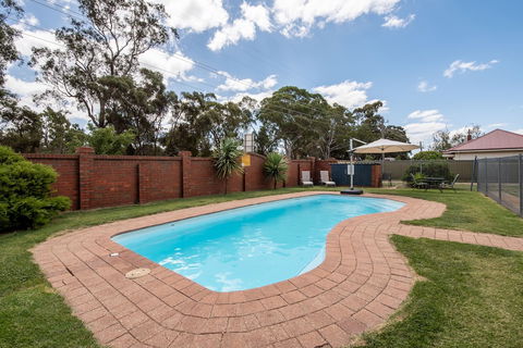 Golden Country Motel & Caravan Park - Southport Accommodation 5