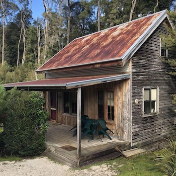 Corinna TAS Southport Accommodation