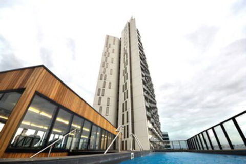 Royal Stays Apartments Docklands - Southport Accommodation 2