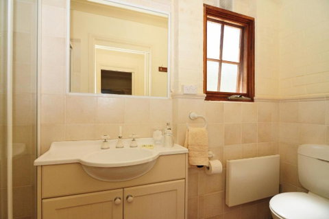 Daisy Cottage - Southport Accommodation 6
