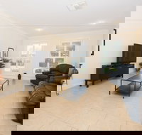 Colonial Court Villas - Southport Accommodation