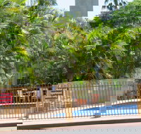 Emerald Gardens Motel  Apartments - Southport Accommodation