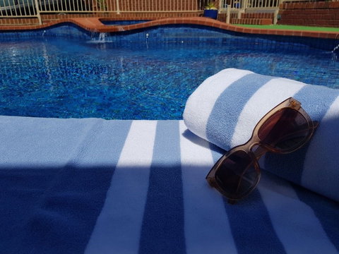 Golden Reef Motor Inn - Accommodation Southport 1