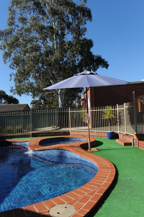 Golden Reef Motor Inn - Accommodation Southport 0