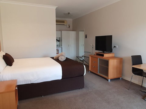 Golden Reef Motor Inn - Accommodation Southport 5