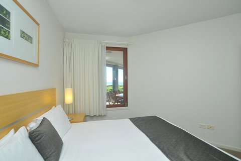 Lennox Holiday Apartments - Accommodation Southport 3