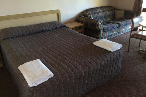 Glades Motor Inn - Accommodation Southport 2