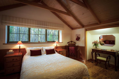 Eagle Hammer Cottages - Southport Accommodation 7